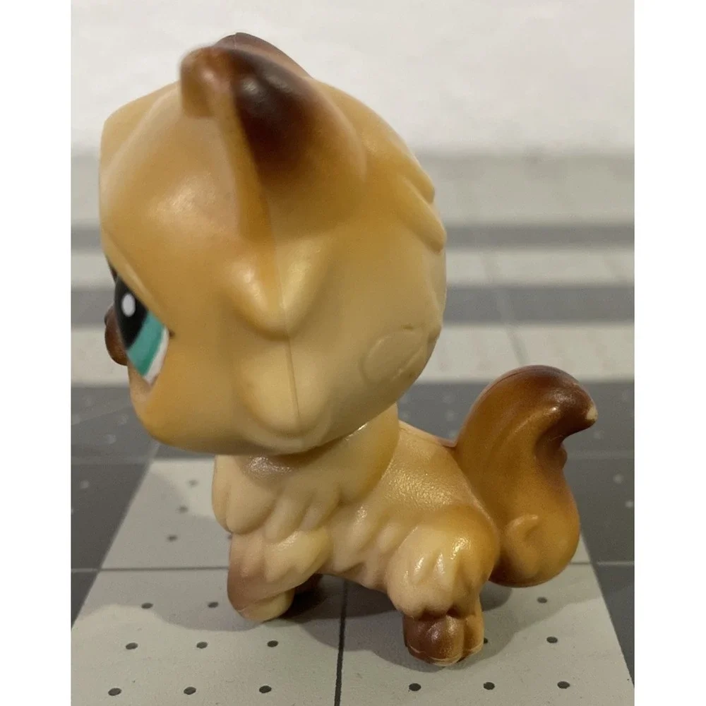 Littlest Pet Shop Cat Magic Motion Brown Persian Teal Eye YUM YUM Kitty LPS 2005
